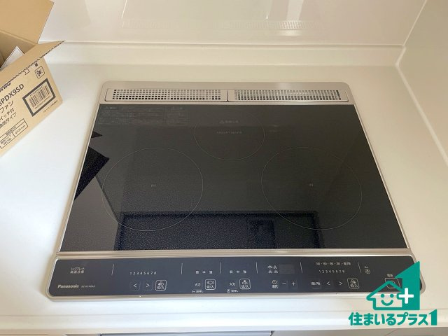 ★京田辺市薪天神堂　第9期　新築一戸建ての設備|火を使わないので、安心なＩＨコンロ！でこぼこが無い構造なので、掃除もしやすく清潔に保てます！