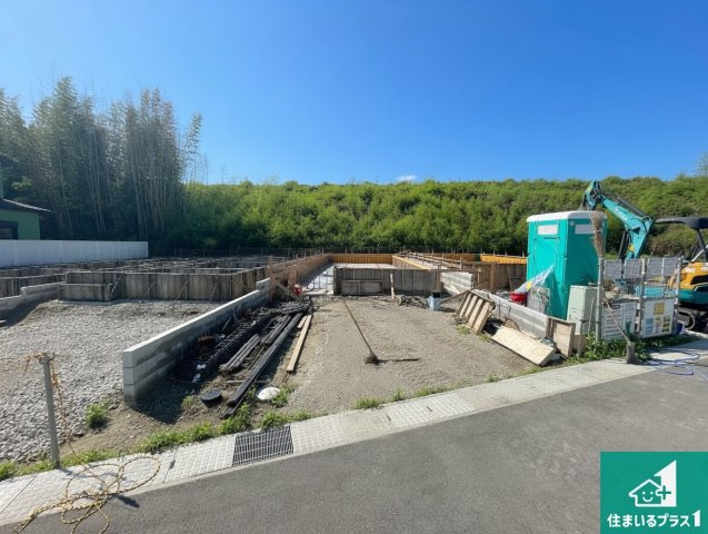 ★京田辺市薪天神堂　第9期　新築一戸建ての外観|周辺は落ち着いた街並みの住宅地！子育てがしやすい住環境です！まだ未完成ですが、現地でしかわからない事もございます。是非一度ご覧ください。
