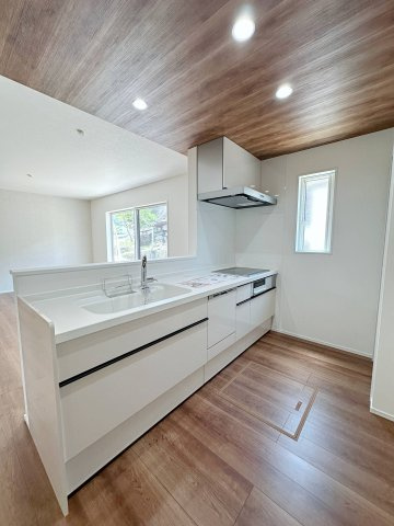 安佐北区口田南6丁目 No.1のキッチン|人造大理石天板使用のシステムキッチン☆
人造大理石天板は水垢が付きにくく汚れが落ちやすいのでお手入れも楽ちんです♪
