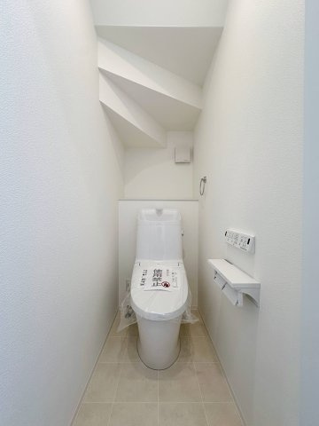 安佐北区口田南6丁目 No.1のトイレ|1階ウォシュレットトイレ☆
各階にウォシュレットトイレがついています♪