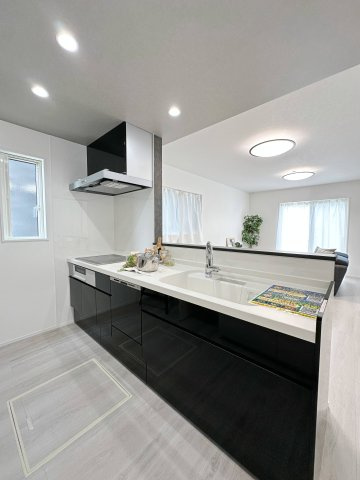 安佐北区口田南6丁目 No.3のキッチン|人造大理石天板使用のシステムキッチン☆
人造大理石天板は水垢が付きにくく汚れが落ちやすいのでお手入れも楽ちんです♪