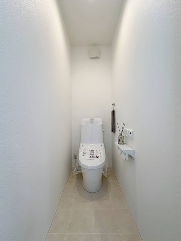 安佐北区口田南6丁目 No.3のトイレ|1階ウォシュレットトイレ☆
各階にウォシュレットトイレがついています♪