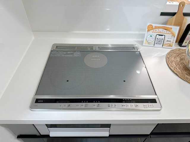 安佐北区口田南6丁目 No.3のキッチン|IHクッキングヒーター☆
火が出ないために安全性も高いと考えられます。 さらに、安定した加熱管理制御が容易に行えるため、素材を均一に加熱する料理やスープなどの液体の加熱に適しています♪