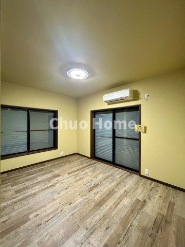 江戸川区篠崎町4丁目中古住宅の子供部屋|【子供部屋】お子様を持つ家庭の約6割が「家族や子どものため」に購入を希望。入学後の転校を避け、広い空間でのびのび育てたいなどの親心が、家探しのきっかけになっているようです。