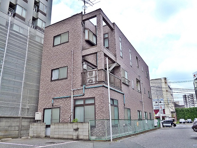 メゾンド蔵の外観|大通りに面した便利な立地♪