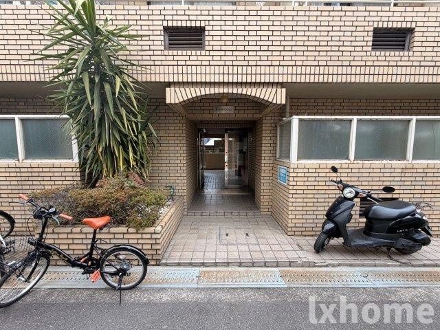 RKAマンションのエントランス