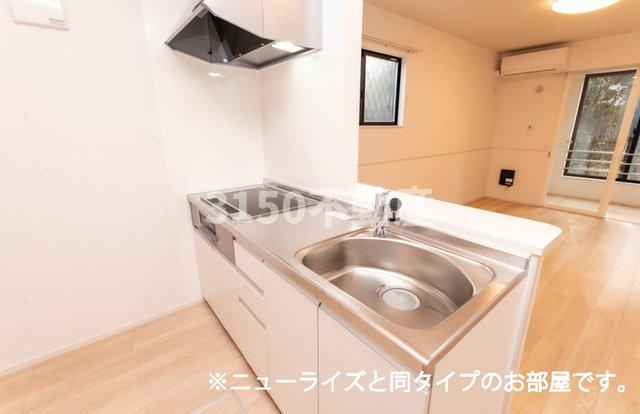 サニーハウスⅥのキッチン|コンパクトなキッチンで掃除もラクラク
