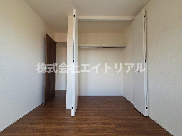 美濃加茂市古井町下古井　新築戸建　全2棟の収納|2階　洋室5帖　東