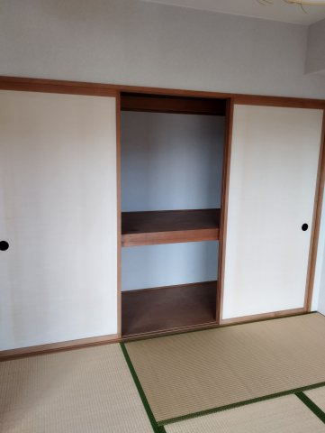 クレスト本町の和室