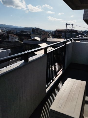クレスト本町のバルコニー