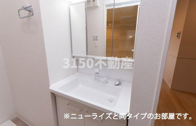 サニーハウスⅥの洗面所|コンパクトで使いやすい洗面所