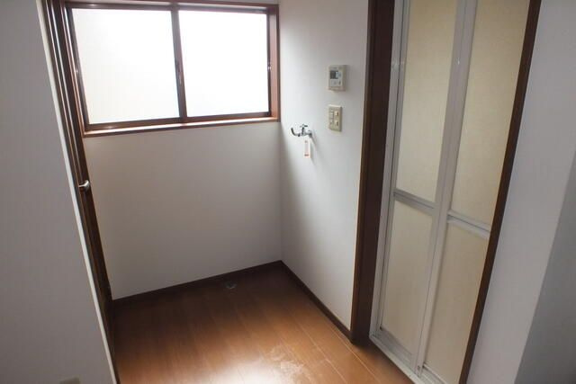 ハイツサンレイクの洗面所|明るい洗面所です