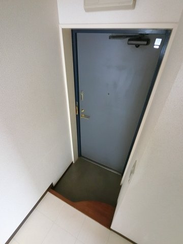クレストパレス南行徳の玄関