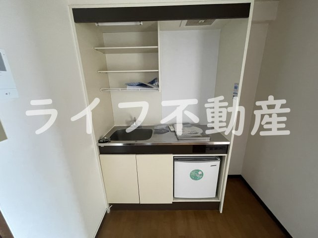 ロイヤルシャトー瓢箪山のキッチン|コンパクトなキッチンで掃除もラクラク
