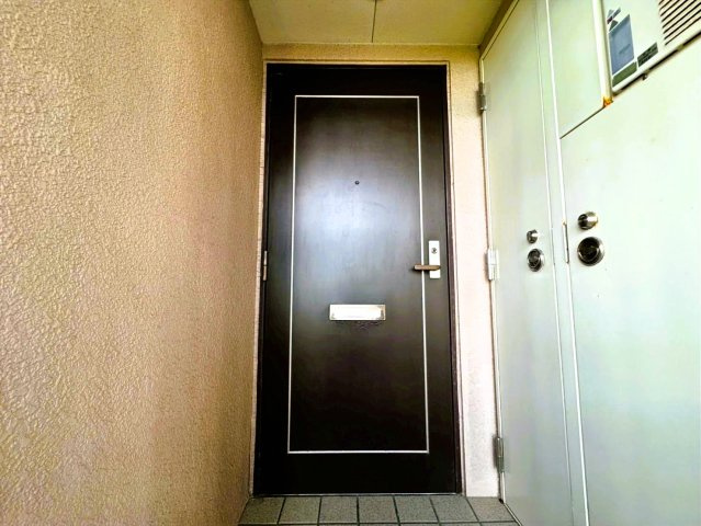 アーベインヒルズ向洋A棟の玄関