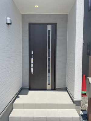 【玄関】 | 鈴鹿市岡田１丁目　新築分譲住宅２号棟