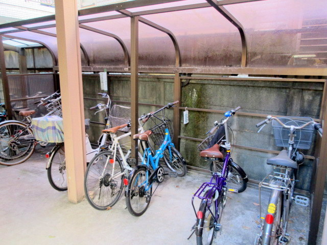 コーポ多田のその他共用部分|屋根付き駐輪場