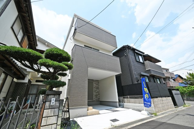 摂津市鳥飼西2丁目新築一戸建て│4LDK+駐車1台可の外観|ご不明な税金・諸費用についても丁寧にサポートいたします。現地見学で、住まいのイメージやご希望をぜひお聞かせください。