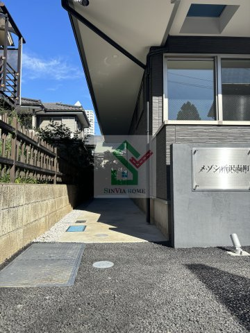 メゾン所沢寿町のエントランス