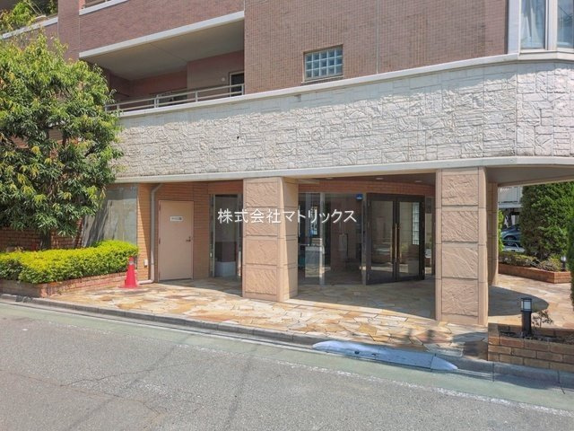 練馬区下石神井3丁目　ライオンズグローベル石神井公園　新耐震基準リノベマンションのエントランス