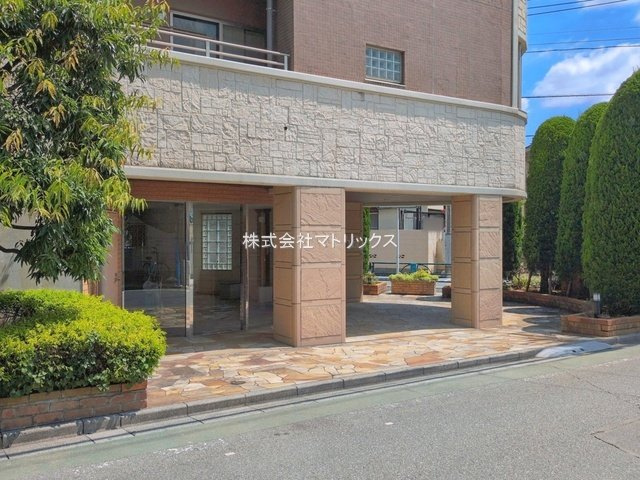 練馬区下石神井3丁目　ライオンズグローベル石神井公園　新耐震基準リノベマンションのエントランス