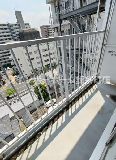 メゾン朋泉高砂のバルコニー