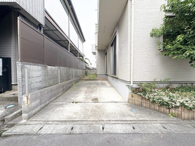 【駐車場】 | 西東京市中町2丁目　中古一戸建住宅　（保谷店） | コンビニまで徒歩2分！ちょっとした買い足しも大変便利。