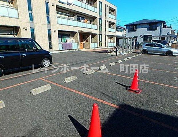 グランデュール橋本※初期費用分割後払いサービス利用可能物件の駐車場
