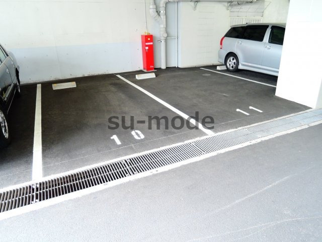 シャルマンコーポ摂津富田の駐車場