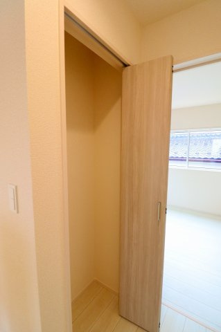 新築戸建・新築建売　郡山市安積町笹川中ノ渡戸　安積第三小・安積第二中の収納|廊下収納は日用品の保管やお掃除道具の収納に便利です！