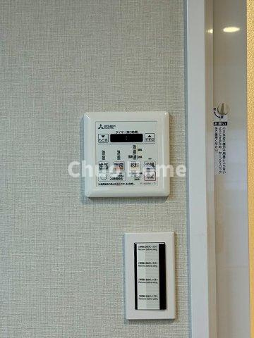 ライオンズシティ東陽町親水公園の内装|【浴室乾燥機】暖房・冷風・換気・乾燥が可能です。毎日を快適に過ごせるうれしい機能が揃っています。雨の日の洗濯物も安心です。