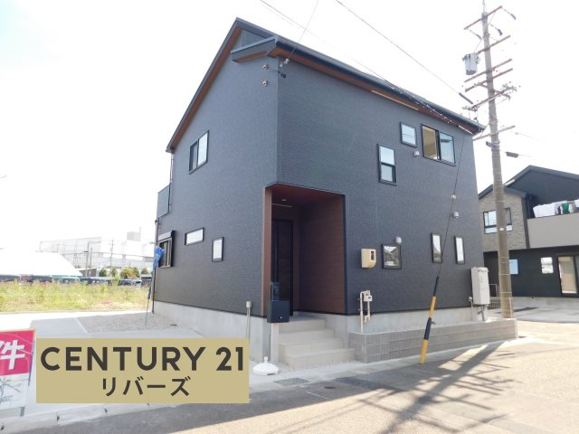北名古屋市中之郷南の新築一戸建の前面道路含む現地写真|◇限定１棟◇　　いつでもご案内できます♪（お問合せ当日、平日、水曜、夜間でもＯＫ）　角地！　敷地４２坪超！　駐車４台可！　ＬＤＫ１７．０帖！　南面に広い庭付き♪　ワイドバルコニー！　収納豊富なプラン♪
