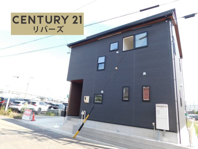 北名古屋市中之郷南の新築一戸建の外観|◇限定１棟◇　　いつでもご案内できます♪（お問合せ当日、平日、水曜、夜間でもＯＫ）　角地！　敷地４２坪超！　駐車４台可！　ＬＤＫ１７．０帖！　南面に広い庭付き♪　ワイドバルコニー！　収納豊富なプラン♪