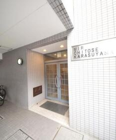 ミール千歳烏山のエントランス