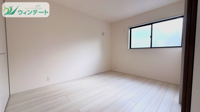 第2下妻市鎌庭　新築戸建の洋室|各居室はしっかりとした広さがあり、ベッドやデスクを置いても開放感を感じられる空間設計です。