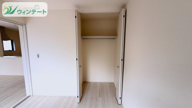 第2下妻市鎌庭　新築戸建の収納|各部屋に収納スペースを確保。衣類や日用品をすっきり整理でき、居室を広く使えます。