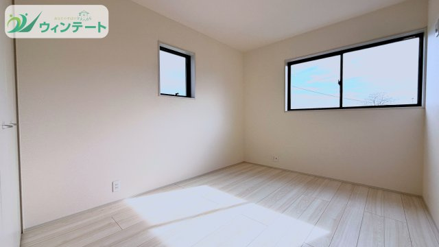 第2下妻市鎌庭　新築戸建の洋室|家具を配置してもゆとりのある洋室。お子さまの成長に合わせて使い方を変えられるフレキシブルな空間です。