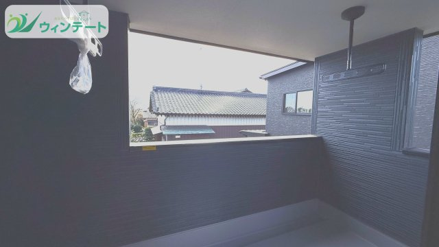 第2下妻市鎌庭　新築戸建のバルコニー|洗濯物や布団がしっかり干せる広さを確保。家事スペースとしてもくつろぎスペースとしても活躍します。