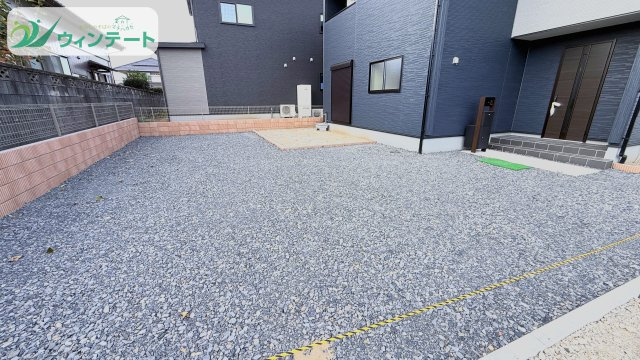 第2下妻市鎌庭　新築戸建の駐車場|来客時にも対応できる3台分の駐車スペース。休日には洗車スペースとしても活用できます。