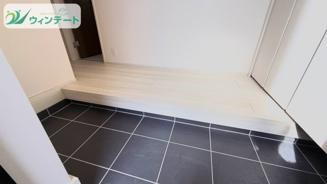 第2下妻市鎌庭　新築戸建の玄関|シューズボックス完備で収納力も豊富。玄関周りがすっきり片付き、いつでも快適に使えます。