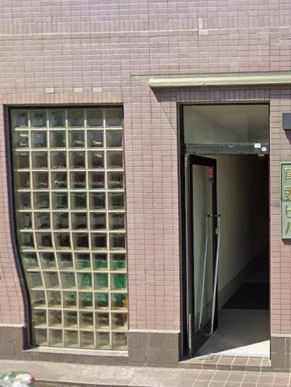 尾頭ビルの玄関