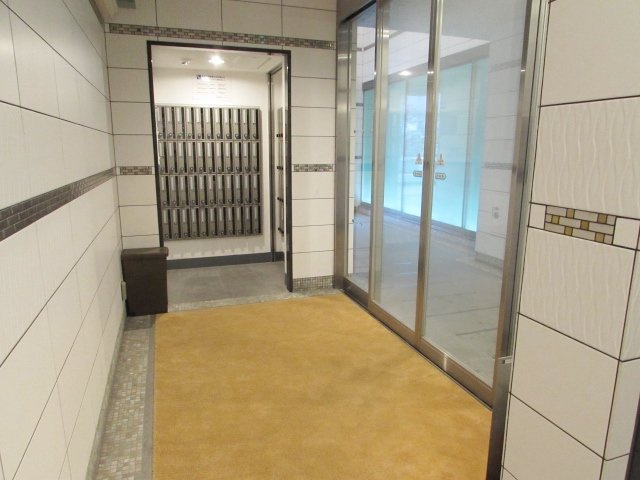 ビガーポリス　１３３　宝塚のロビー|建物の内部です