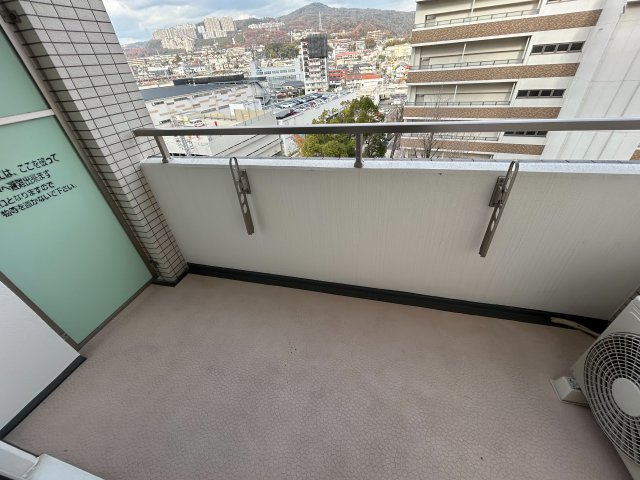 ビガーポリス　１３３　宝塚のバルコニー|暖かな日差しのふりそそぐバルコニー