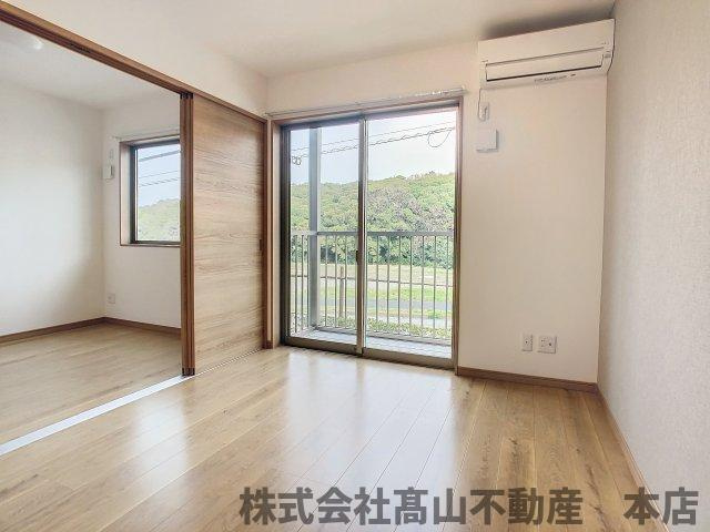 宗像市名残のアパートの居間・リビング