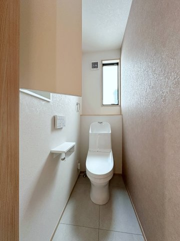 安佐北区深川7丁目 No.17のトイレ|1階ウォシュレットトイレ☆
各階にウォシュレットトイレがついています♪