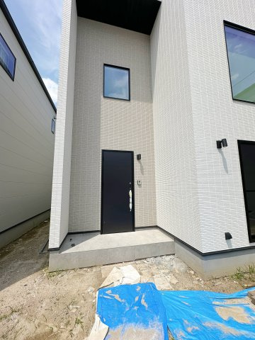 安佐北区深川7丁目 No.17の玄関|玄関ポーチ☆
屋根も付いており、雨が降っても濡れる心配はありません♪