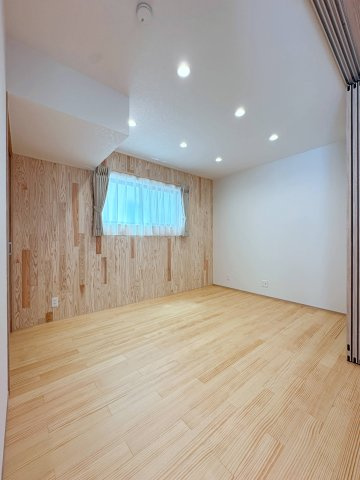 安佐北区深川7丁目 No.17の洋室|リビングに併設された6帖の洋室☆