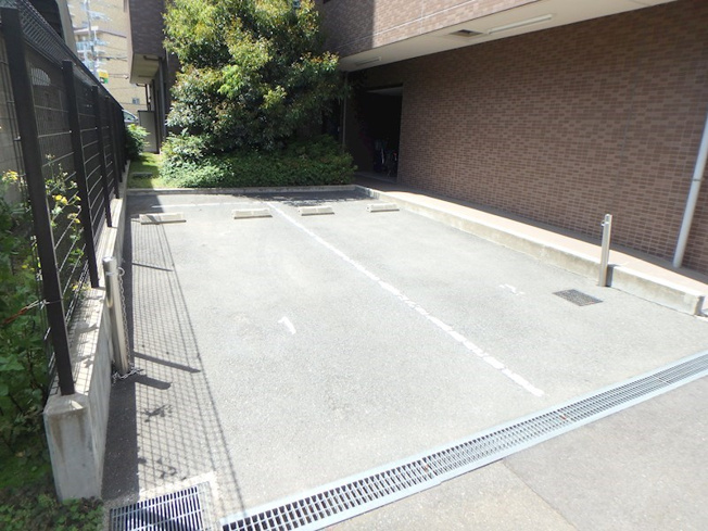 【駐車場】クレアート新大阪セレニティ