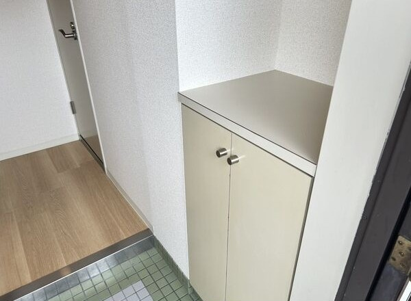 第３９オーシャンハイツの玄関