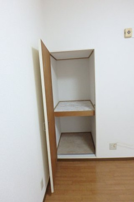 【収納】 | シティホームズ中山 | ※参考写真（102号室）☆奥行きのある収納スペースで荷物の多い方も安心！
